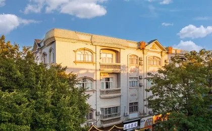 Boni Hotel (Jushu Subway Station Flower Market)