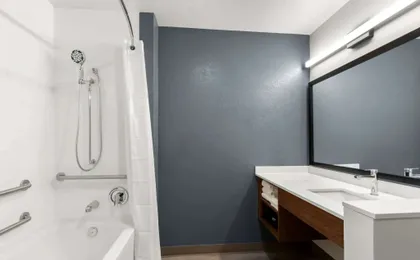 Everhome Suites Glendale Sports Entertainment District