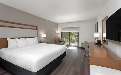La Quinta Inn & Suites by Wyndham Ft Lauderdale Cypress Cr