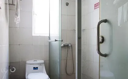 100 Inn Liangpin Hotel (Shanghai Deping Road Subway Station)