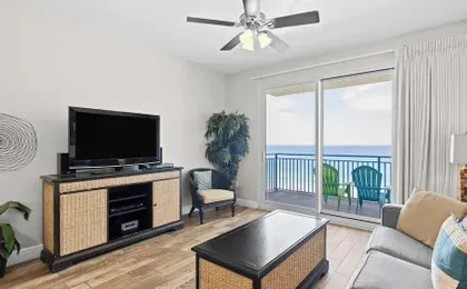 2 Beachfront Condos BBQ Balconies, Resort Pool, Hot Tub + Direct Beach Access