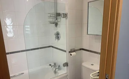 2 Bed Flat - Sleeps 6 - Parking - Wifi