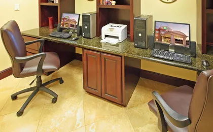 Holiday Inn Express Hotel & Suites Marshall South