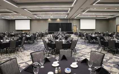 Holiday Inn & Suites Cedar Falls-Waterloo Event Ctr