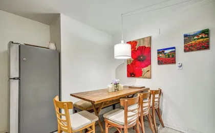3 Mi to Downtown Portland: Lush Flat w/ Fire Pit