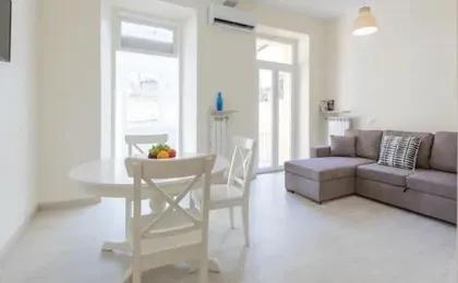 Quiet with large terrace in Spanish Steps area