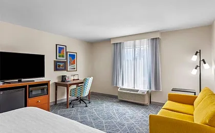Hampton Inn-DeKalb (Near the University)