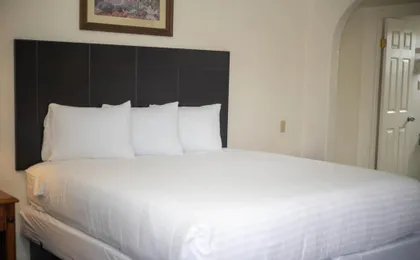 Deluxe Inn
