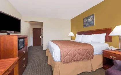 Days Inn by Wyndham Norton