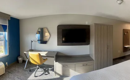 Holiday Inn Express & Suites Marquette