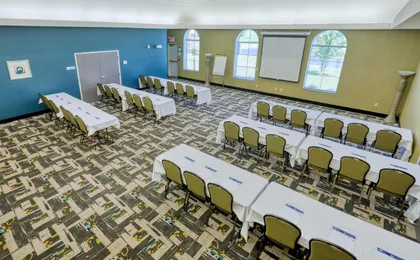 Holiday Inn Express Hotel & Suites Batavia - Darien Lake