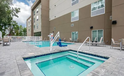 Holiday Inn Express & Suites Alachua - Gainesville Area