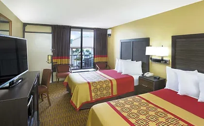 Days Inn by Wyndham Columbus-North Fort Moore