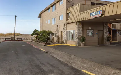 Ebb Tide Oceanfront Inn