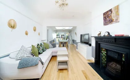 Stylish 3-bedroom Bungalow in London