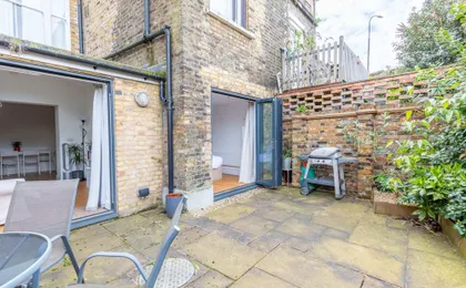 Homely 2BD Flat W/private Patio Near Maida Vale!