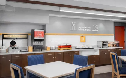 Hampton Inn Louisville-Airport (H)