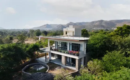 SaffronStays Camelot by the Lake - 3Br Villa with Glass Walls, TT, Projector, and Gardens, Udaipur
