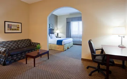 Holiday Inn Express Hotel & Suites Mankato East