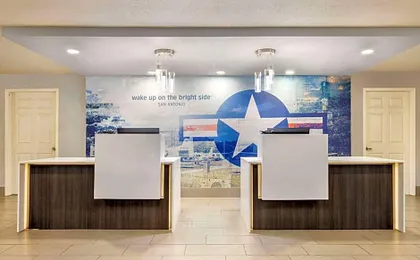 La Quinta Inn & Suites by Wyndham San Antonio Lackland