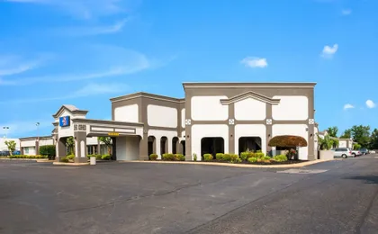 Red Carpet Inn & Suites Philadelphia NorthEast