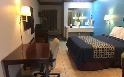 Texas Inn & Suites - City Center at Utrgv