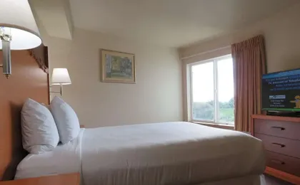 Pacific Sunrise Inn & Suites