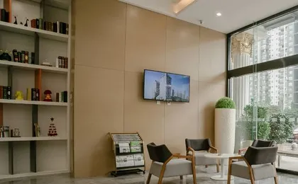 Hui Yue Hotel (Hui Rong Plaza, Chengdu Phoenix Mountain Sports Park)