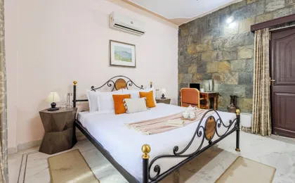 Alaya Stays Abhimanyu Mansion Topaz 2BHk