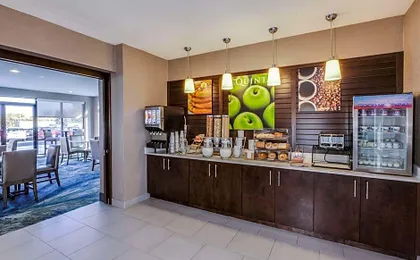 La Quinta Inn & Suites by Wyndham Philadelphia Airport