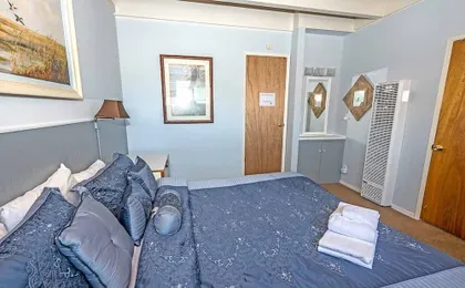 439 Ala Wai, 105 1 Bedroom Condo by RedAwning