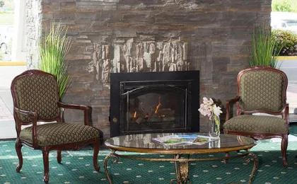 Rogue Regency Inn & Suites