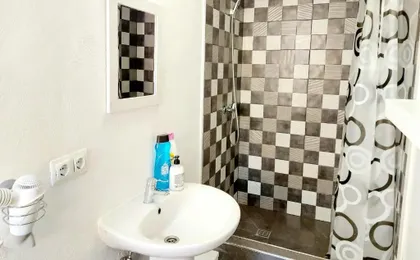 Gloria Host House