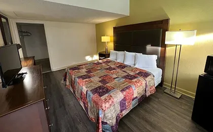 James River Inn & Suites