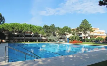 Flat With Terrace Overlooking the Pool