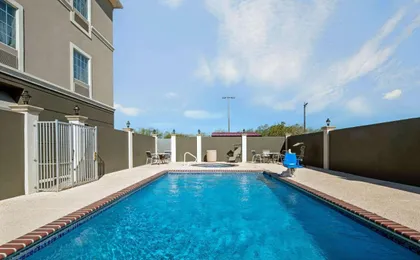 La Quinta Inn & Suites by Wyndham Mercedes