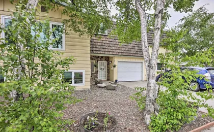 Vibrant 3BR Near Downtown w/ Fireplaces