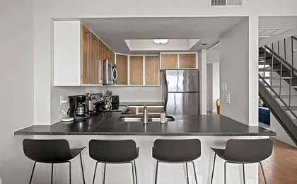 Littlefield Lofts, Hosted by Placemakr - 6th St