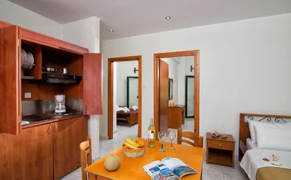 Central Cozy Apt 150m From Beach