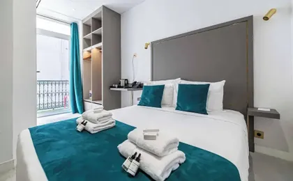 Deluxe Bedroom With Balcony in Cannes Palais