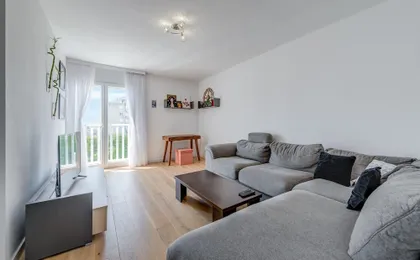 Modern 90 M2 Apt with Balcony W the Sea View