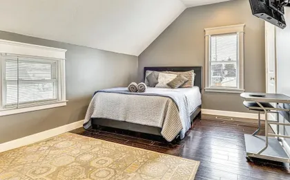 3 Mi to Dtwn Indy: Bright Home w/ Furnished Deck