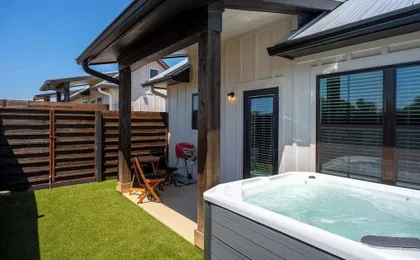 Fred's Joint With Hot Tub