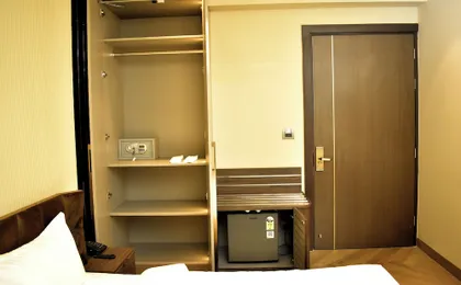 Qotel Signature Coleman Janakpuri
