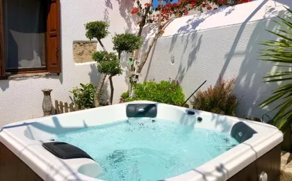 Avli Traditional Home with Private Jacuzzi