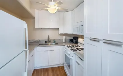 Ocean View from Lanais-2 Blocks to Waikiki Beach - Free Parking