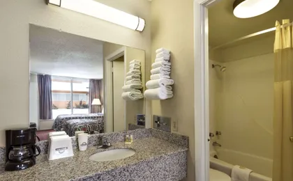 Days Inn by Wyndham White House