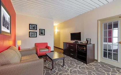 La Quinta Inn & Suites by Wyndham Elkview - Charleston NE