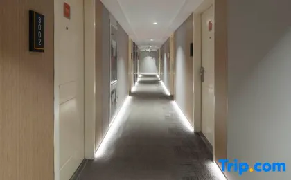 Elong Me Anlai Hotel (Shanghai Baoshan Wanda Plaza Gongkang Road Subway Station)