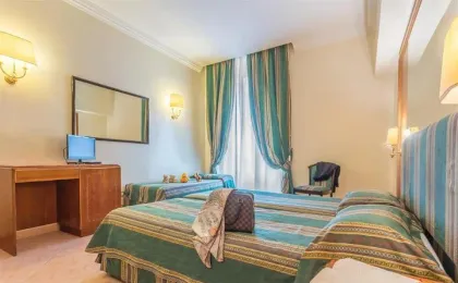 Raeli Hotel Lux
